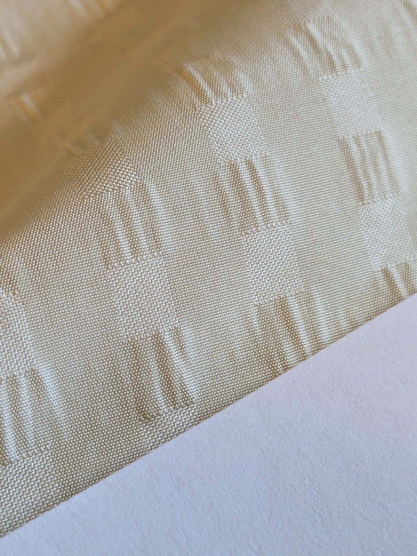 Lee Jofa Groundworks Fabrics 100% Silk Tinsmith Taffeta Pearly White Seersucker Bty