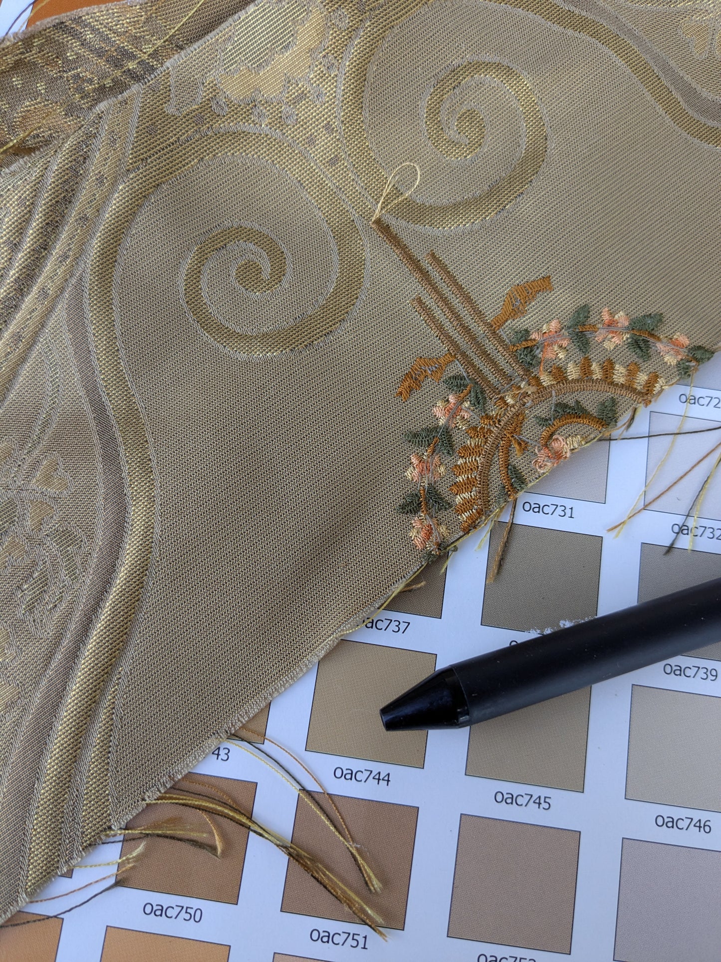 Bty Scalamandre Silk Damask Embroidery Dhara Gold Medallion Exquisite MSRP USD 200+/y