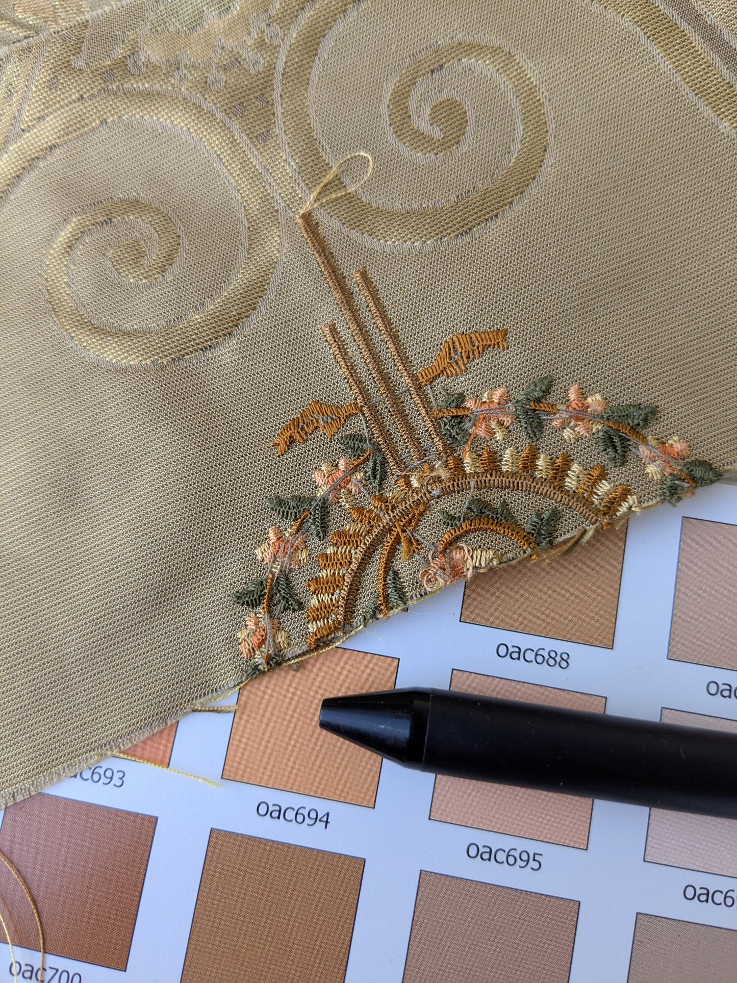 Bty Scalamandre Silk Damask Embroidery Dhara Gold Medallion Exquisite MSRP USD 200+/y