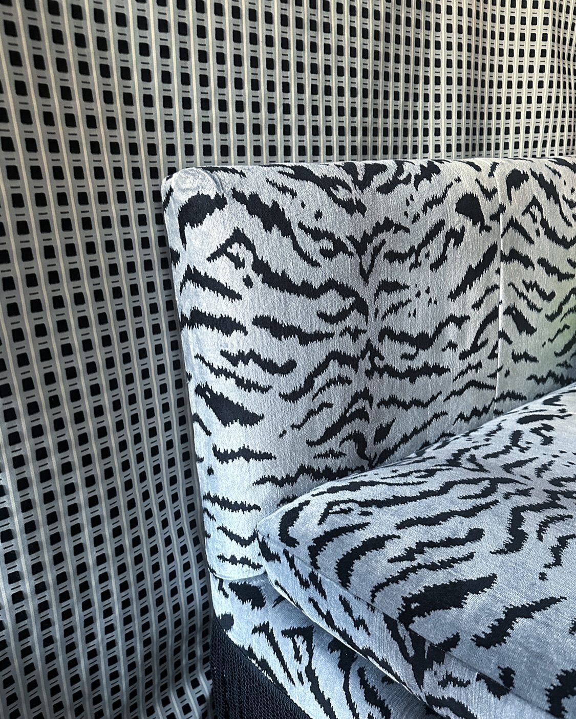 Scalamandre Tigre Jacquard Velvet Silver And Black MSRP USD756Y