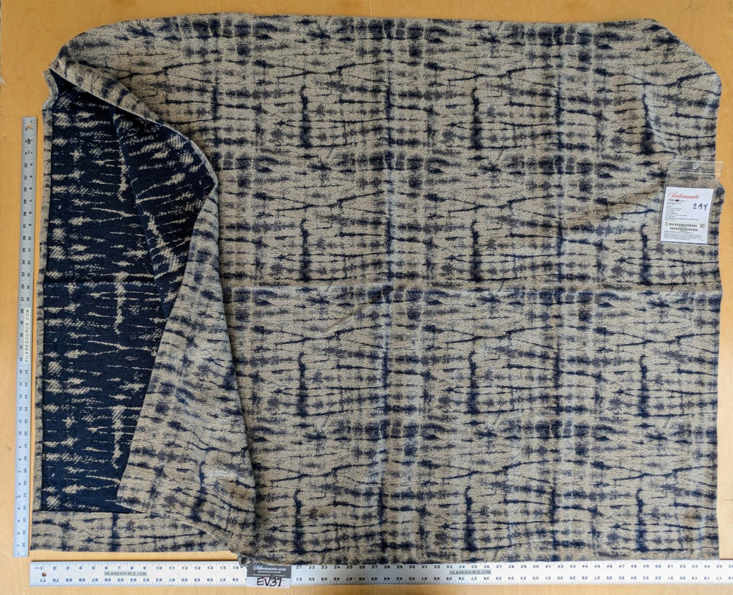 9 EV37 2.4 yards Scalamandre Shibori Weave Indigo Blue White Texture Silk Cotton