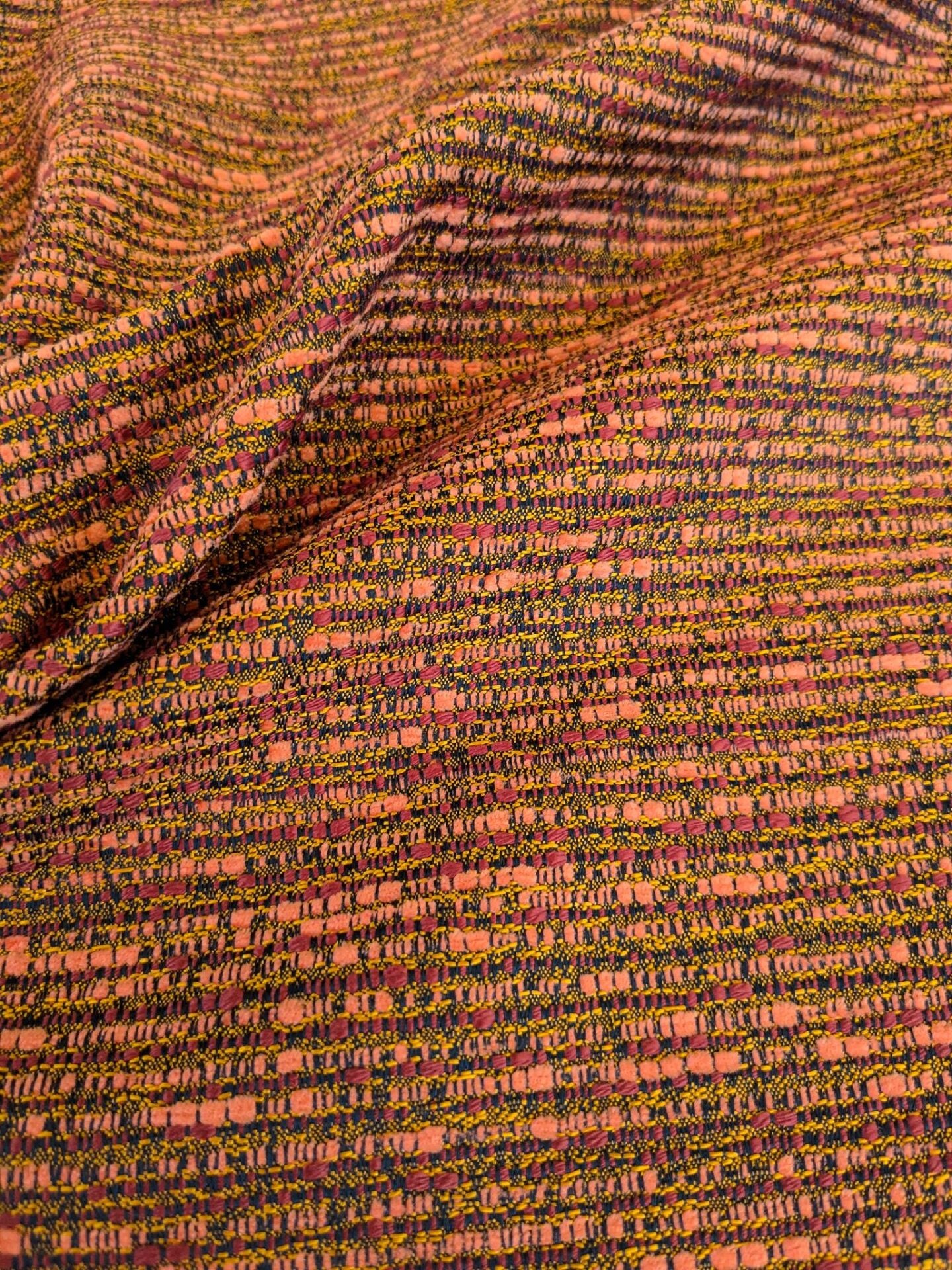 55 EV37 25" x 26" Lelievre Paris Maracas Sanguine Orange Solid Texture Polyester