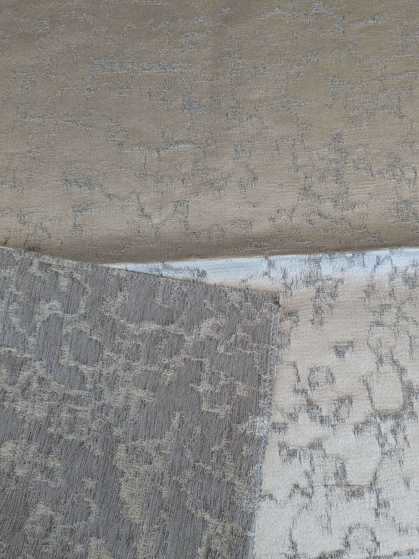 20 EV37 27" x 27" Aldeco Misty Greige Gray Abstract Small Jacquard