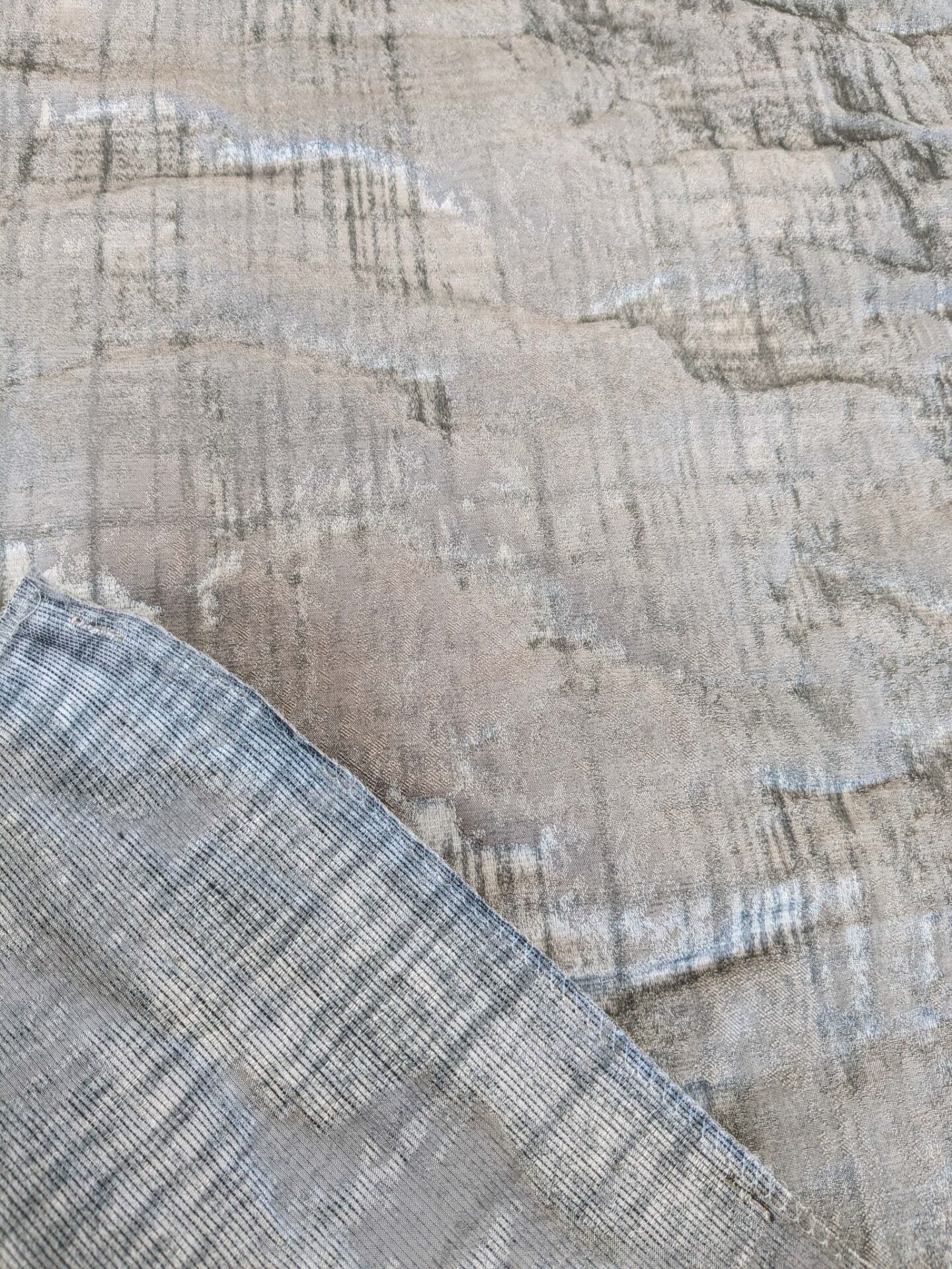 77 EV37 26" x 27" Old World Weavers Trilussa Grey  Abstract Large Jacquard