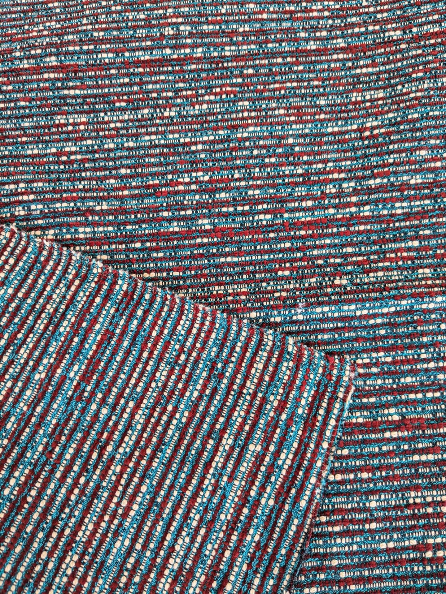 57 EV37 25" x 25" Lelievre Paris Maracas Massai Red Blue Solid Texture Polyester