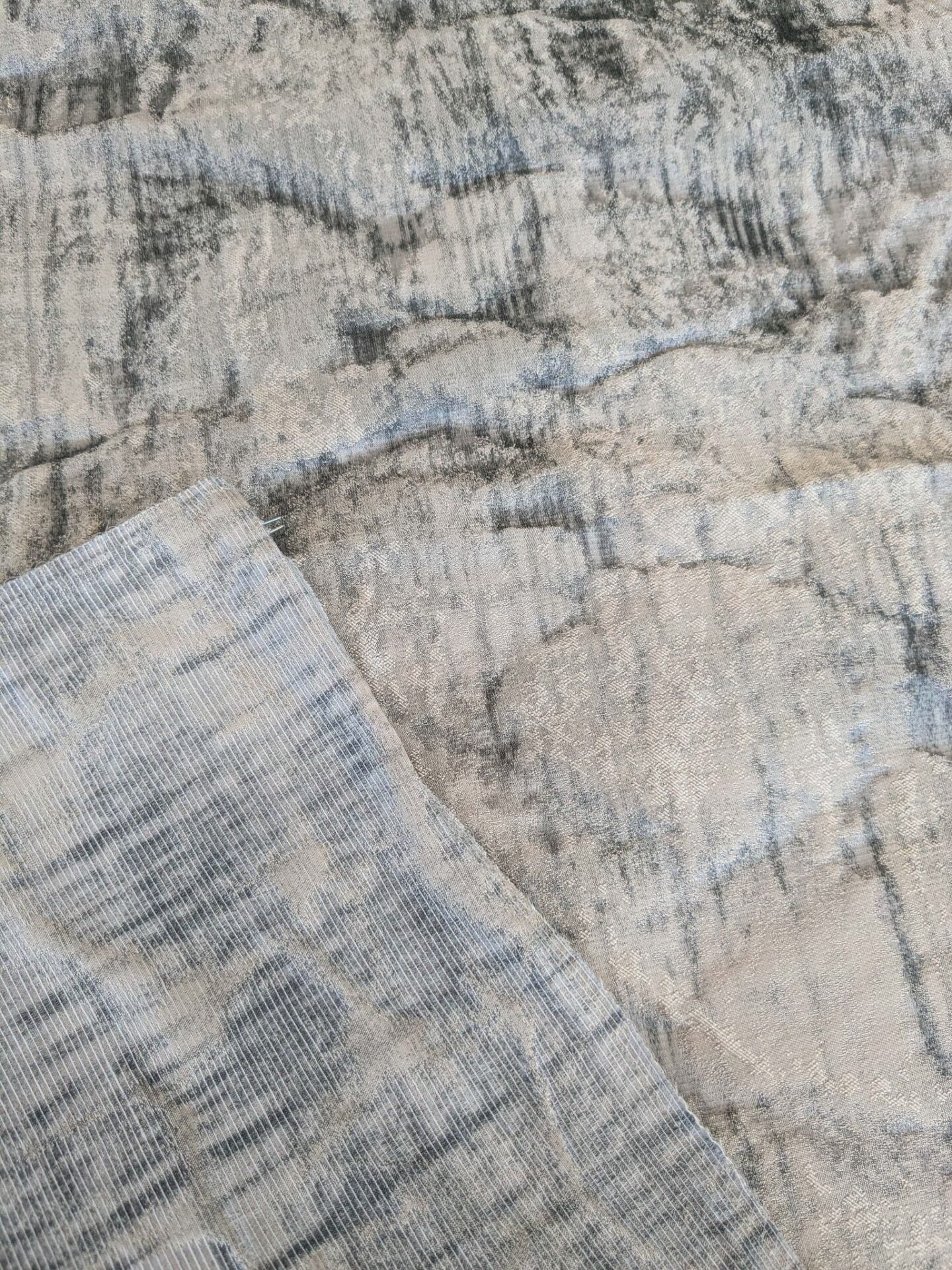 81 EV37 26" x 27" Old World Weavers Trilussa Dove Light Gray Abstract Large Jacquard