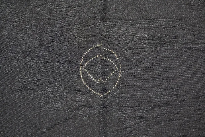 High Quality Japanese 100% Silk Haori Jacket Hand-Made Chrysanthemum Tsunami Black