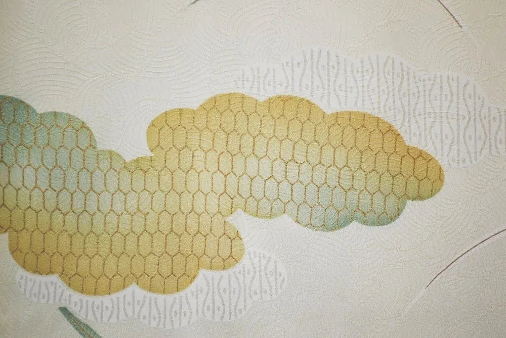 High Quality Hand Made 100% Silk Wedding Komon Cloud Fortune Hexagon