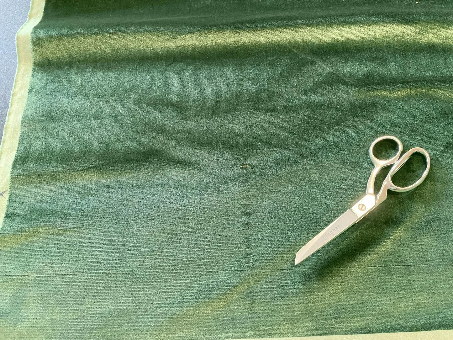 King's Silk Velvet Deep Emerald Green Heavy Duty! Highest Quality MSRP USD 700+/Y