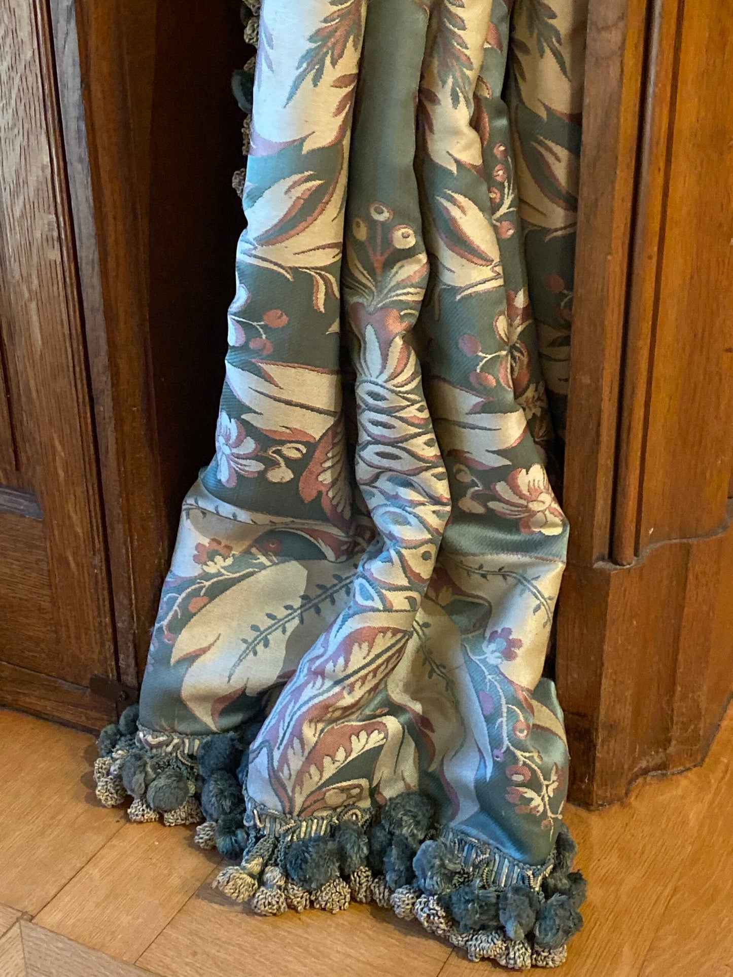 By Yard Scalamandre "NATCHEZ" Silk Lampas in Ripe Peach and Cream Salmon Pink &amp; Off White Silver PineappleWhite 18th C MSRP$1200+/Y