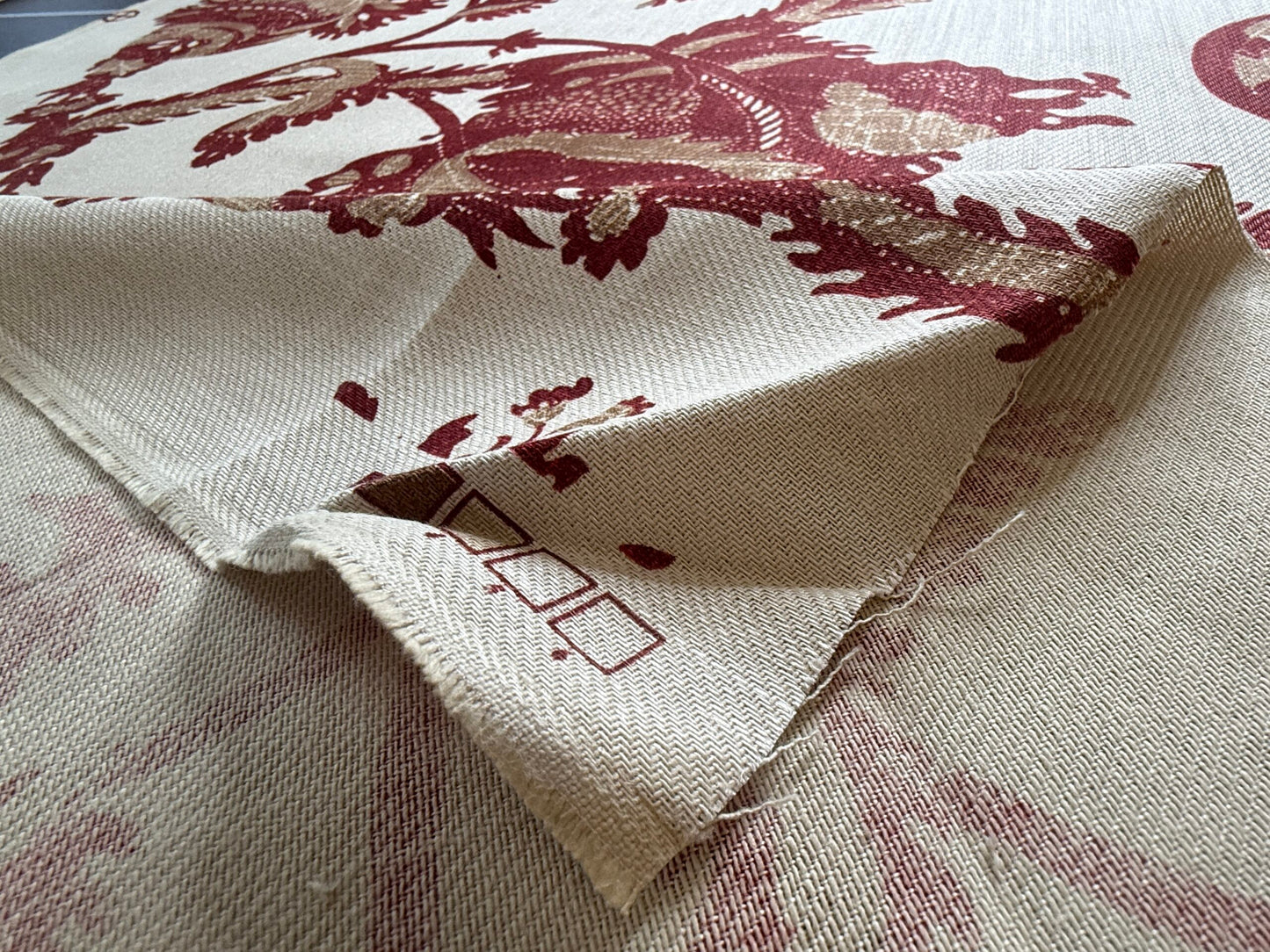 By Yd Lee Jofa Exotic Fruits Brick Biscuit Red on White Pom Thistle Vine Tropical Large Linen Print MSRP USD 196/Y