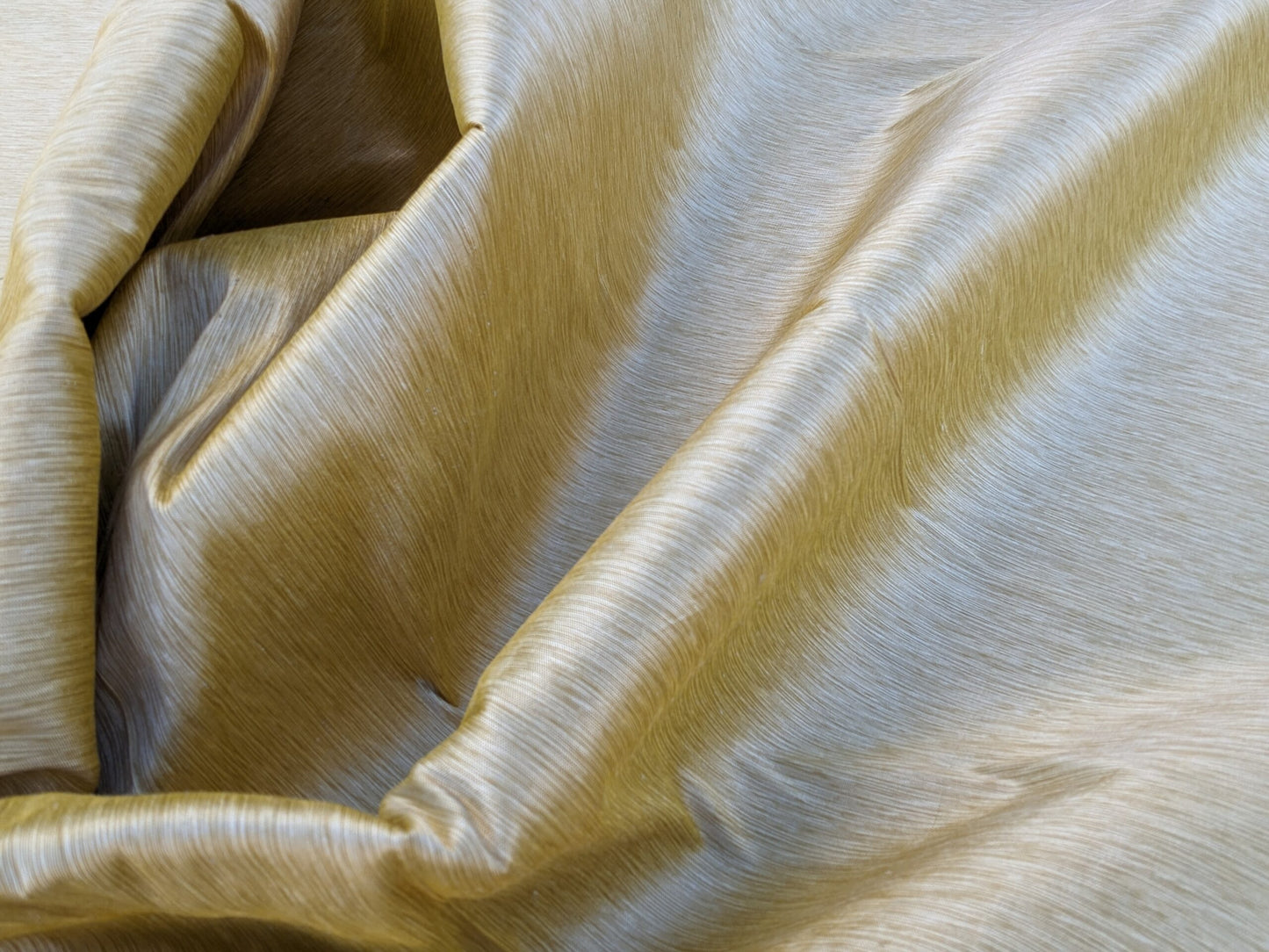Scalamandre Diffusion Taffeta Gold Silk Solid Texture MSRP USD294/y
