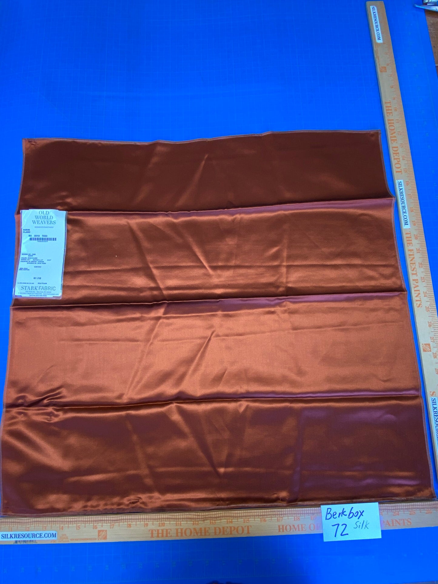 4 Berkbox72 Scalamandre Silk Square Sarin Flame Deep Red Solid MSRP USD300+/Y