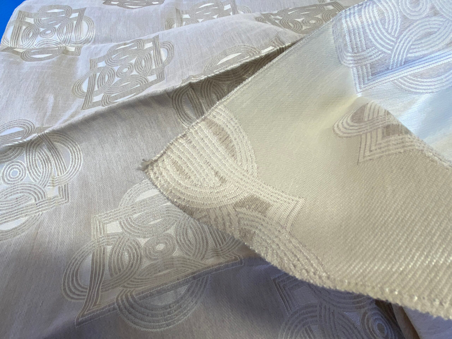 31 Berkbox72 Scalamandre Old World Weavers Square Silk Lockette Alabaster Cream White MSRP USD 348/y