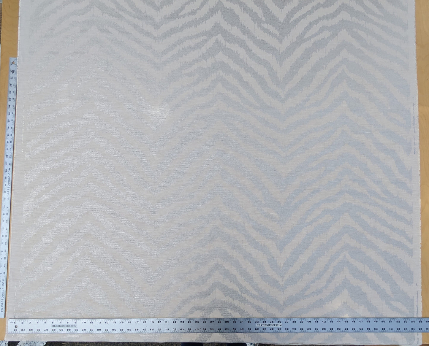 Scalamandre  Bengali Champagne Leopard Tiger Animal Skin Print Linen Silk MSRP USD366/y