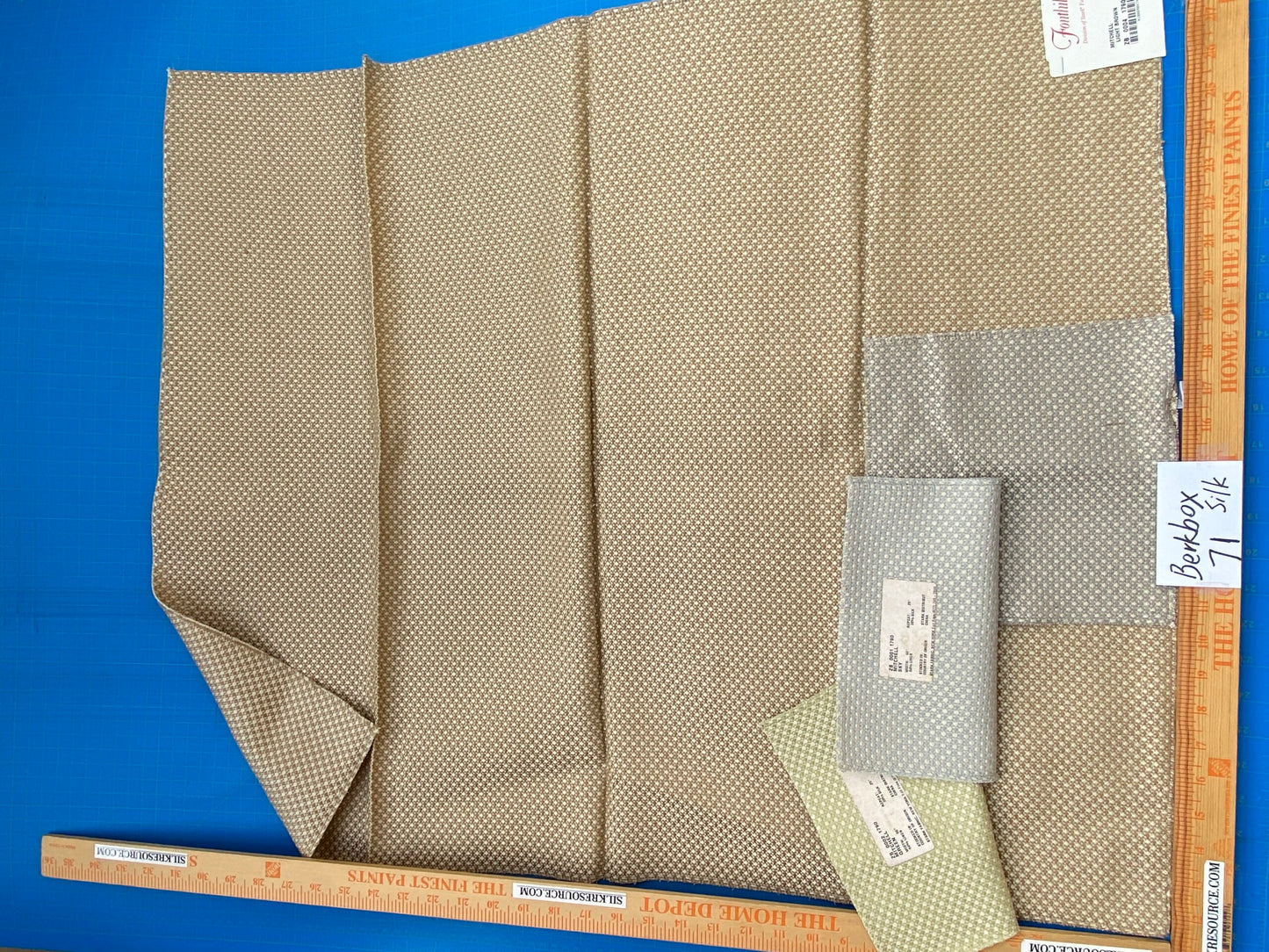 22 Berkbox71 Scalamandre Square Silk Fonthill Mitchell Light Brown Small Scale Texture Plain MSRP USD216/y