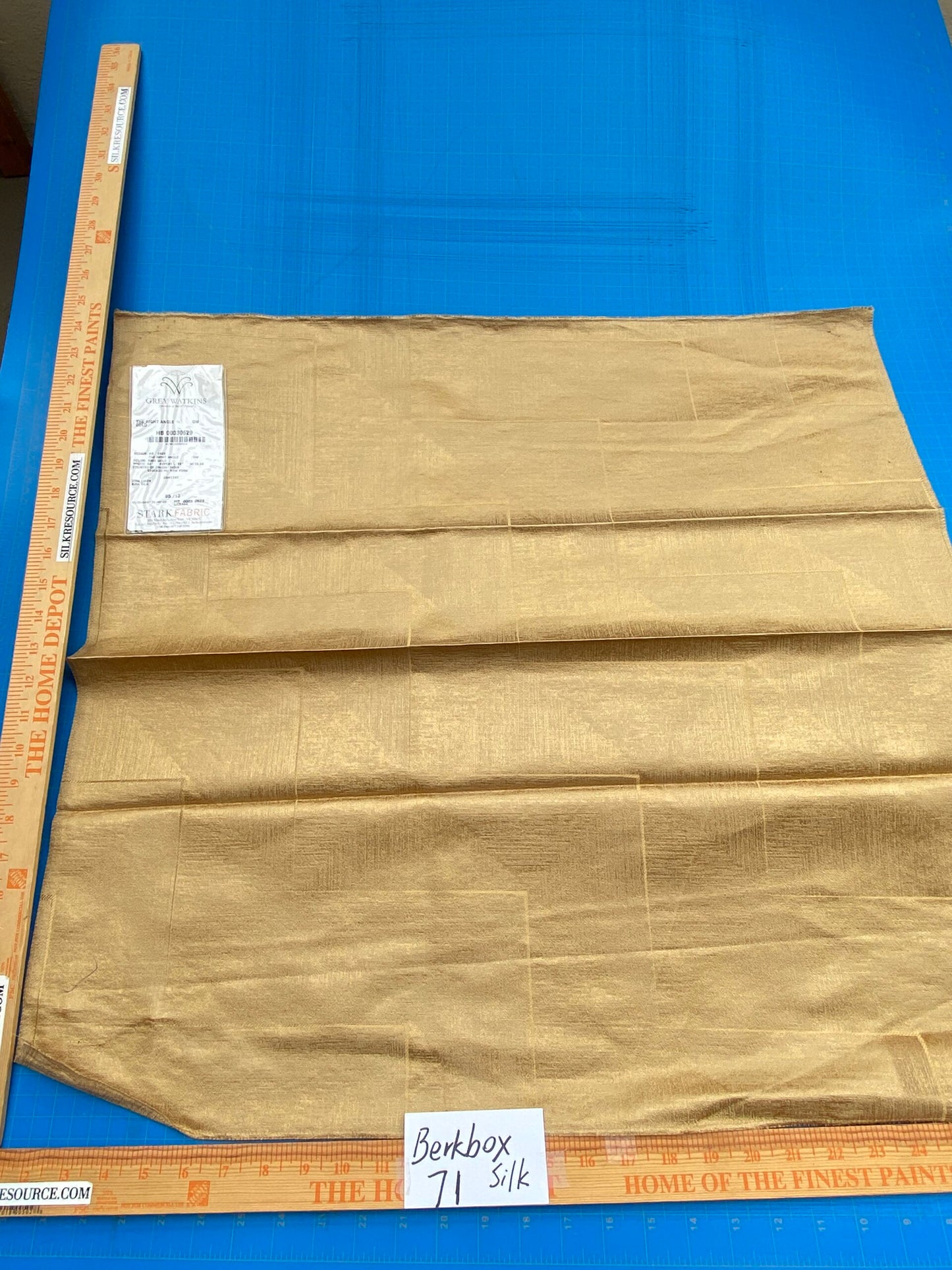 33 Berkbox71 Scalamandre Square Silk The Right Angle Gold Geometric MSRP USD264/y