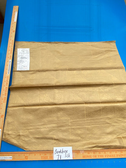 33 Berkbox71 Scalamandre Square Silk The Right Angle Gold Geometric MSRP USD264/y