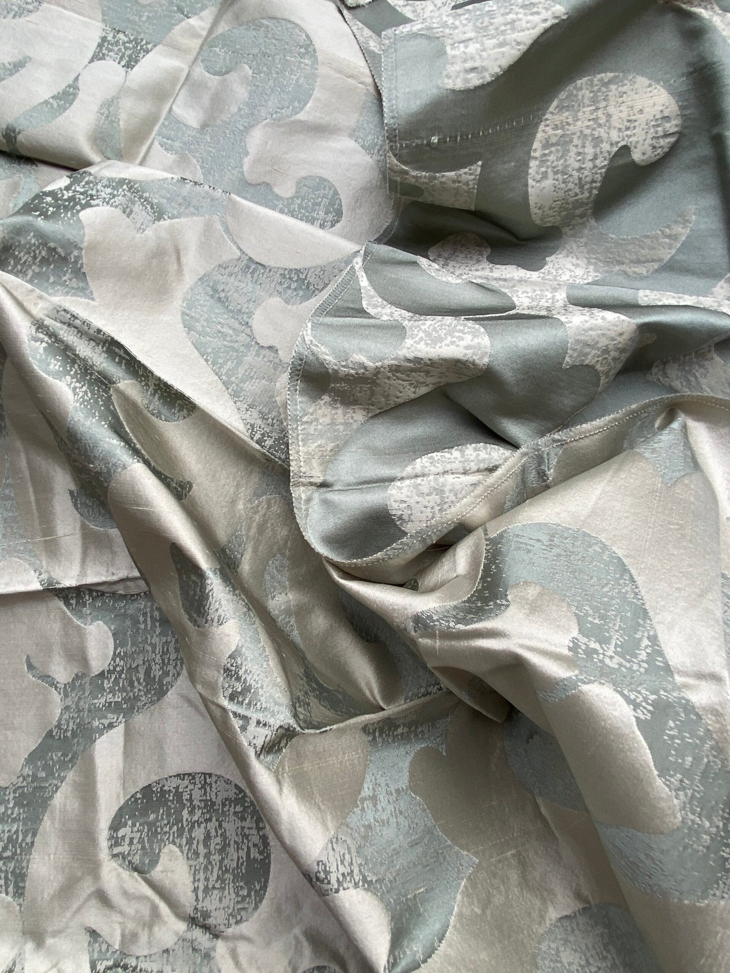 65 Berkbox71 Scalamandre Square Silk by Grey Watkins Alphonso Blue Damask Gray MSRP USD 228/y
