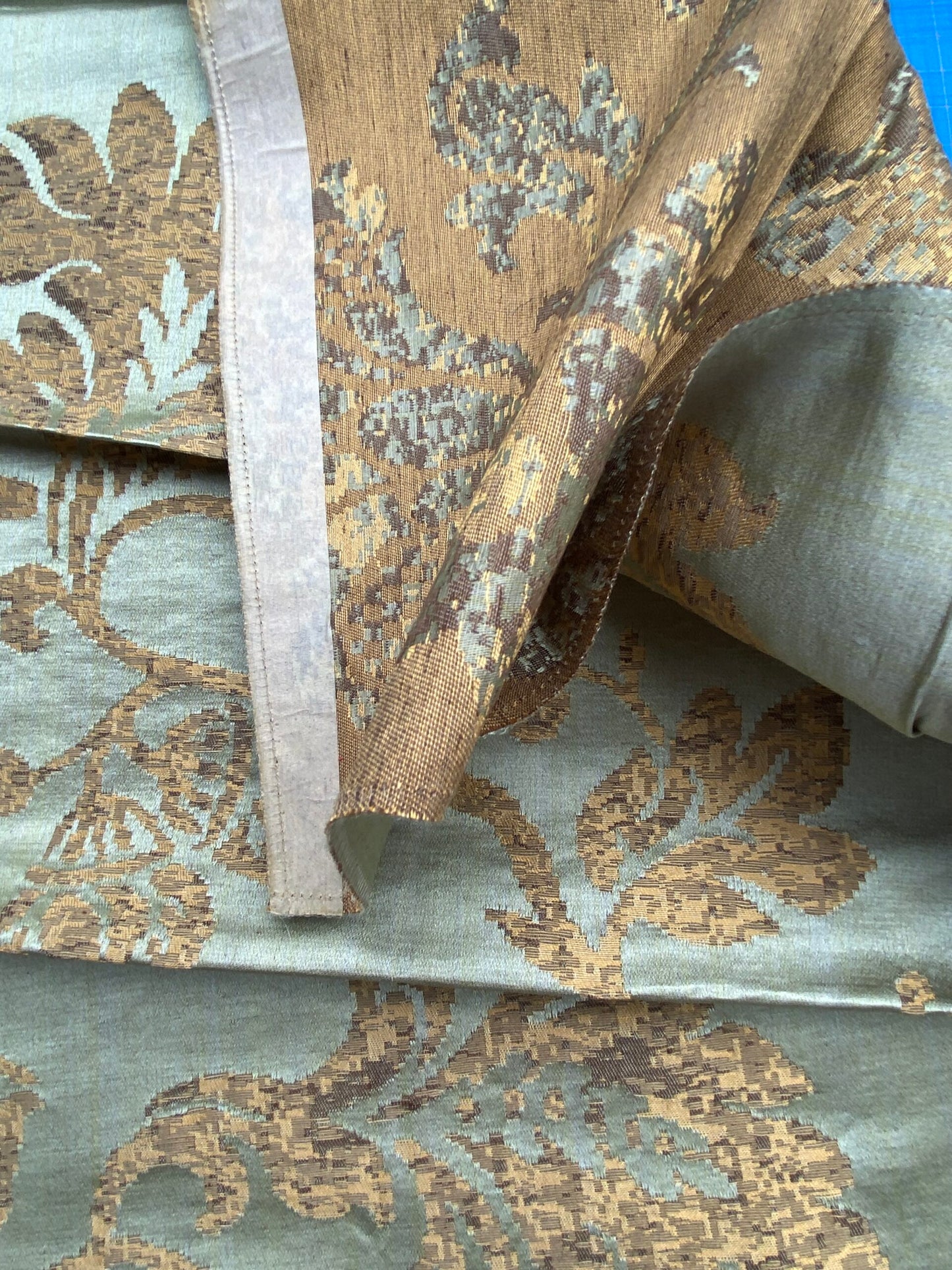 70 Berkbox71 Square Silk by Fonthill Samarcand Green Copper Gold Silk Damask MSRP USD 412/y