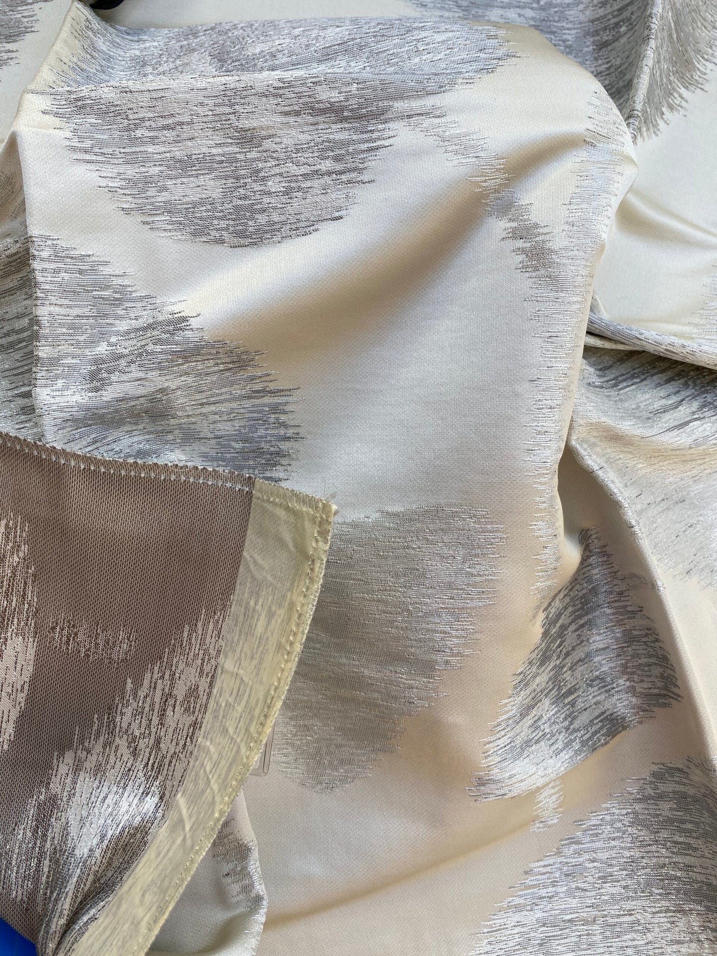 4 Berkbox73 Square Silk Blend by Old World Weavers Isabella Moon Glow Gray White MSRP USD 428/y