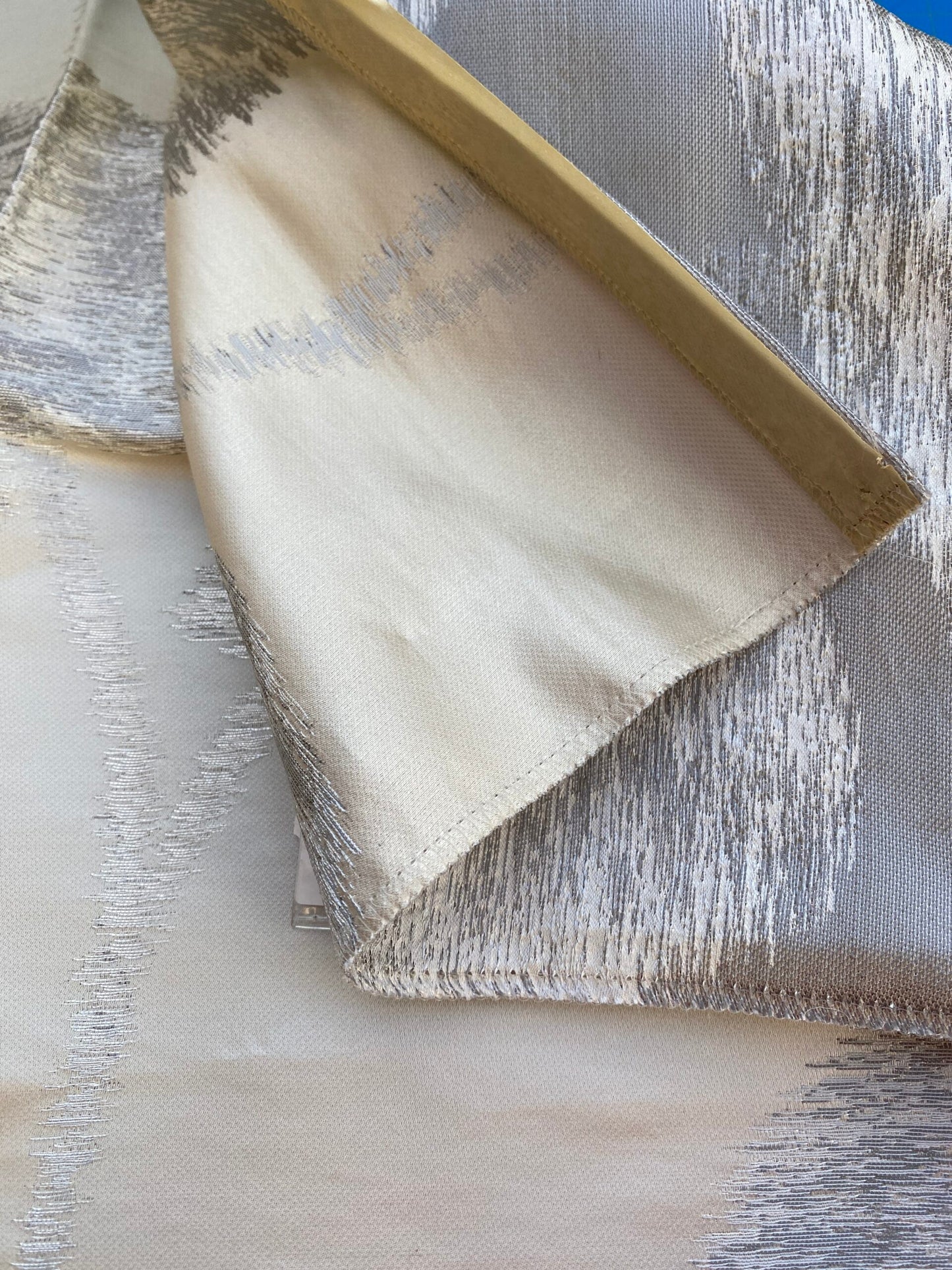 8 Berkbox73 Square Silk Blend by Old World Weavers Isabella Moon Glow Gray White MSRP USD 428/y