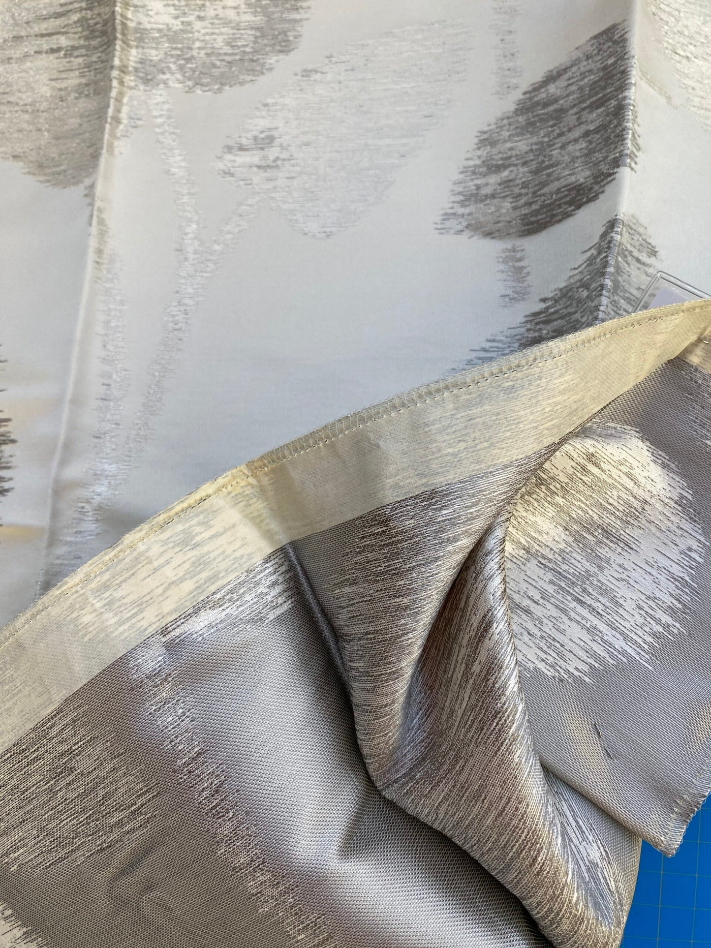 8 Berkbox73 Square Silk Blend by Old World Weavers Isabella Moon Glow Gray White MSRP USD 428/y