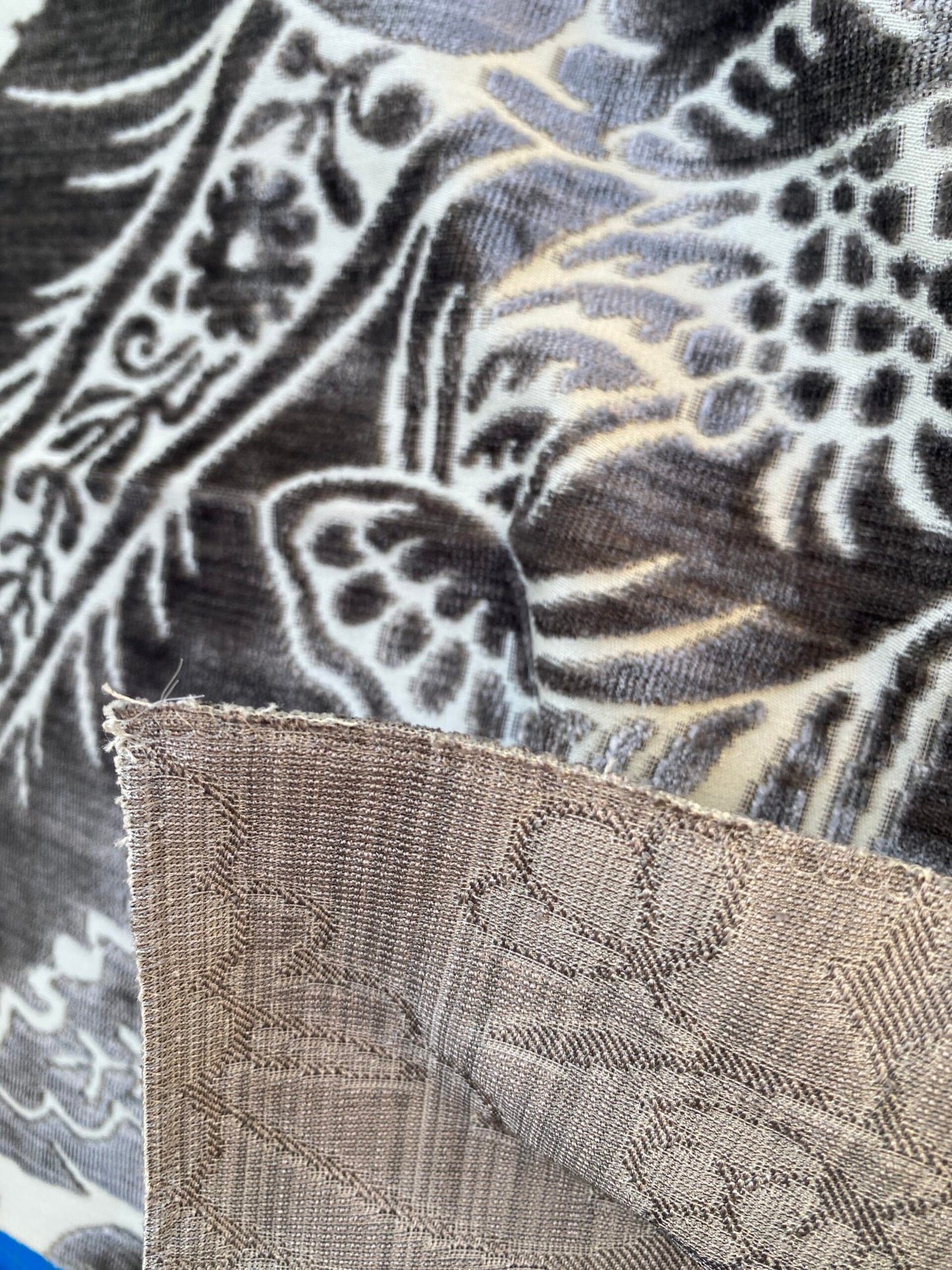 16 Berkbox73 Square Silk by Old World Weavers Welwyn Pewter 26"x26" MSRP USD 2332/y