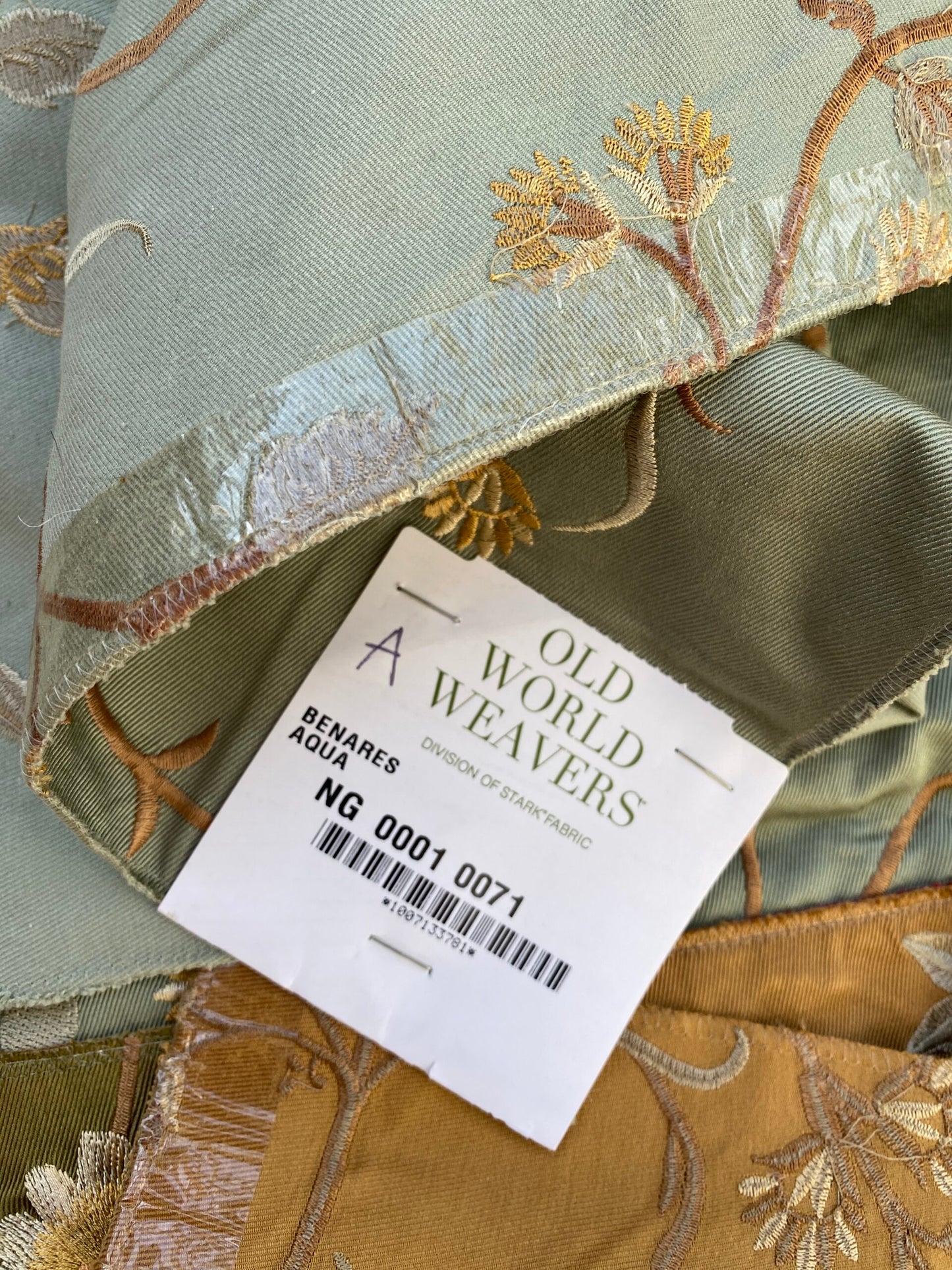 19 Berkbox73 Square Silk by Old World Weavers Benares Aqua Silk Embroidery 36"x 26" MSRP USD 250/y