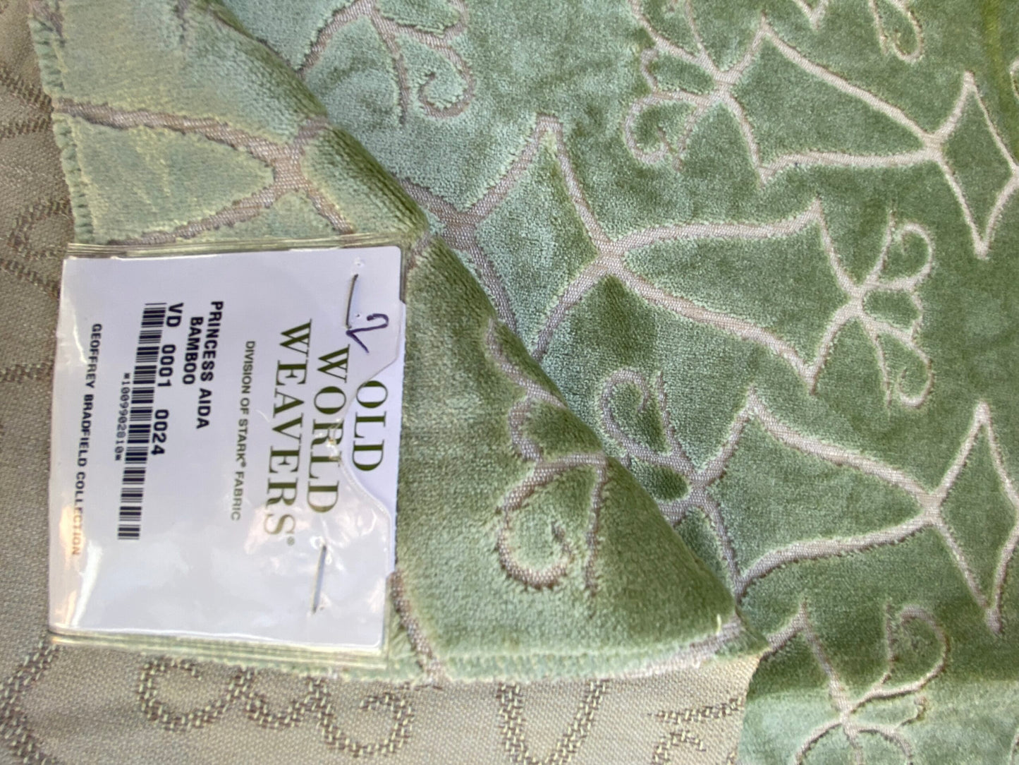 2 Berkbox74 Square Velvet by Old World Weavers Princess Aida Bamboo Green Cut Velvet Silky MSRP USD 228/Y