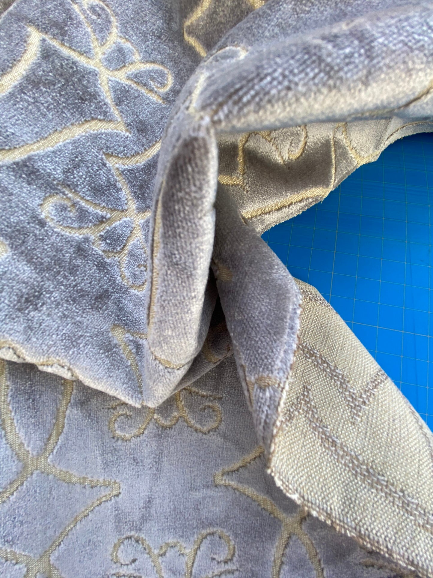 9 Berkbox74 Square Velvet by Old World Weavers Princess Aida Lavender Smoke Gray Cut Velvet Silky MSRP USD 265/Y