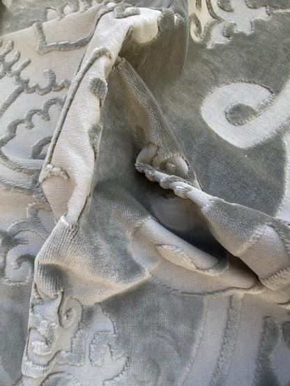 18 Berkbox74 Square Velvet by Fonthill Velours Savoie Grey Cloud Medallion MSRP USD 304/Y