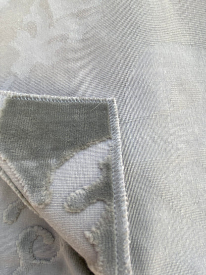 18 Berkbox74 Square Velvet by Fonthill Velours Savoie Grey Cloud Medallion MSRP USD 304/Y
