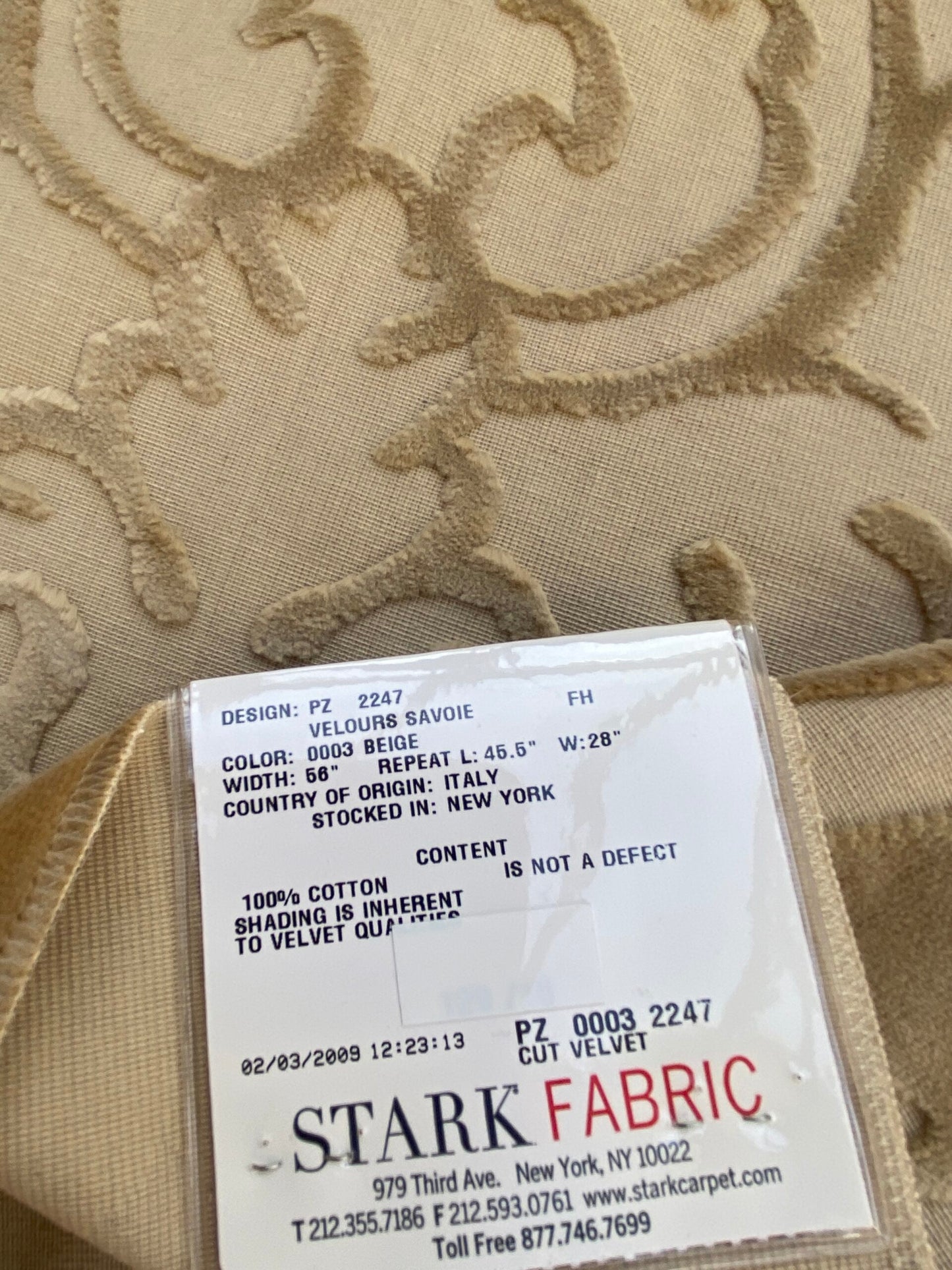 19 Berkbox74 Square Velvet by Fonthill Velours Savoie Beige Cloud Medallion MSRP USD 304/Y