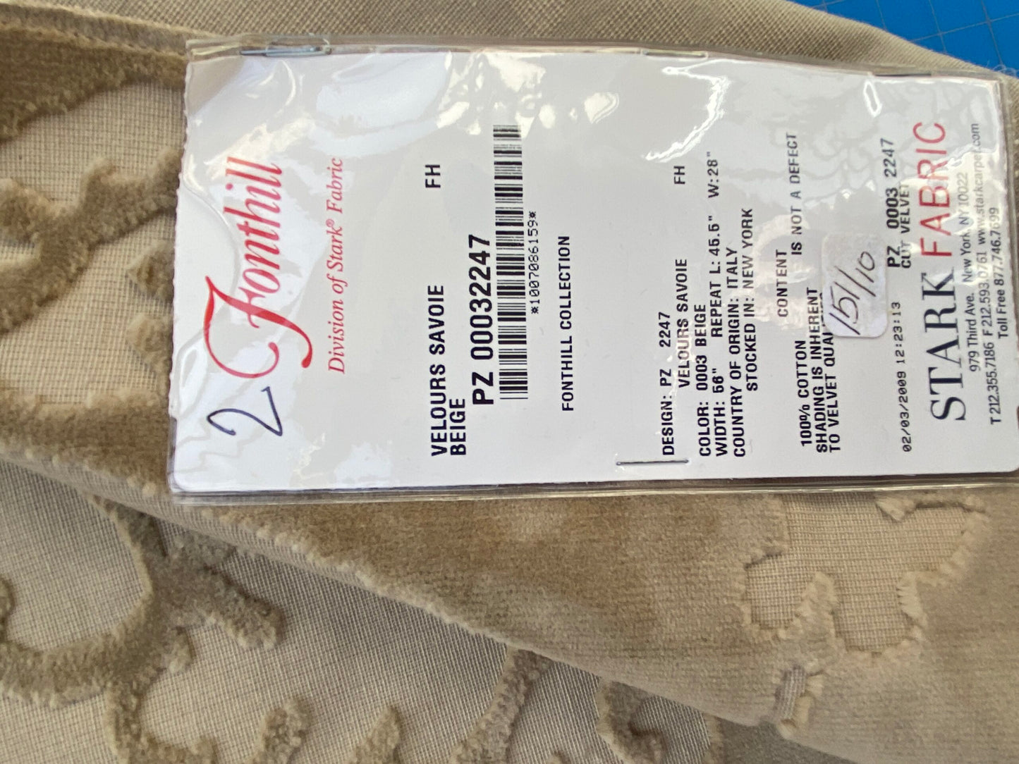 20 Berkbox74 Square Velvet by Fonthill Velours Savoie Beige Cloud Medallion MSRP USD 304/Y