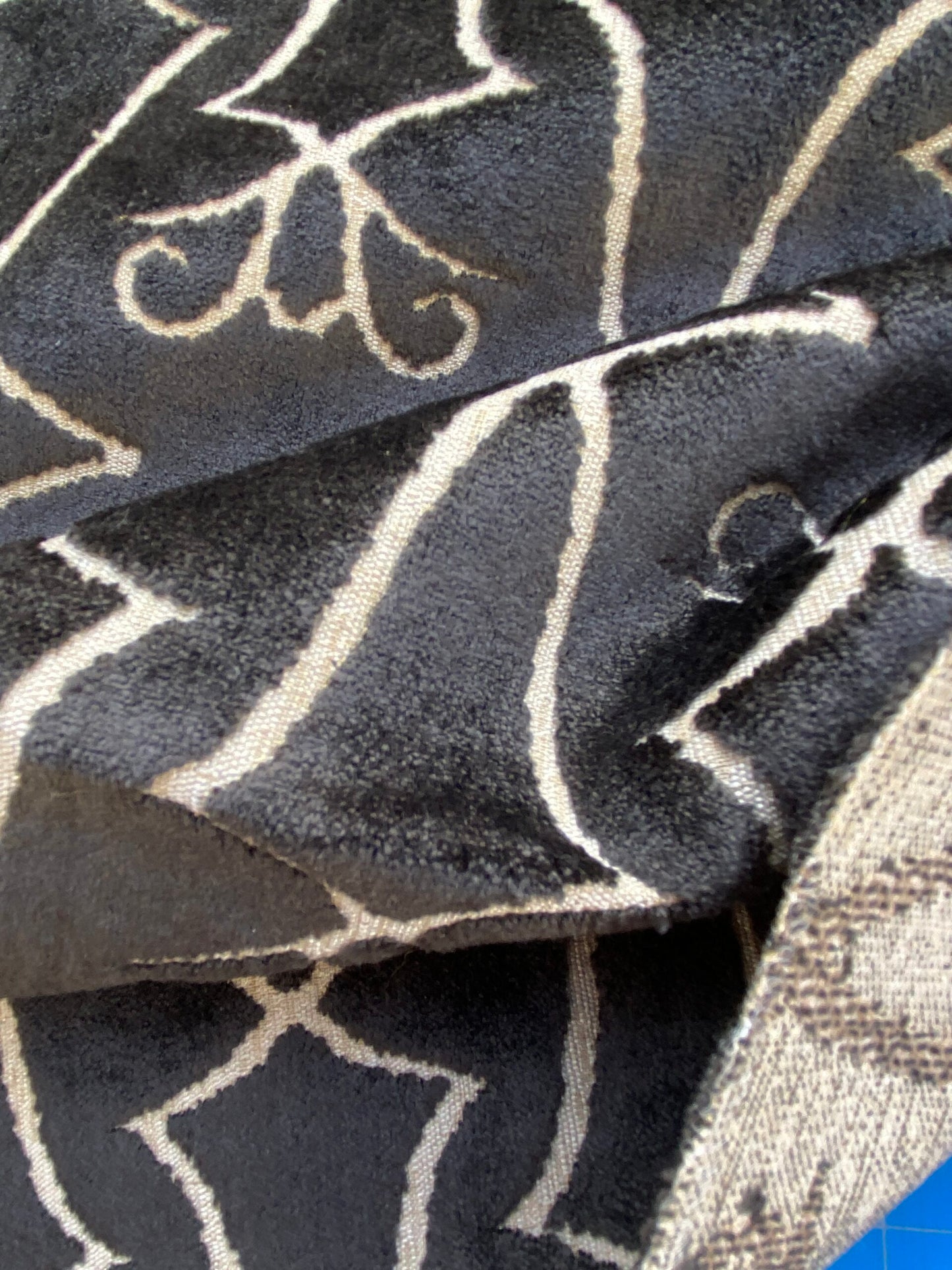 24 Berkbox74 Square Velvet by Old World Weavers Princess Aida Graphite Cut Velvet Silky Black MSRP USD 228/Y