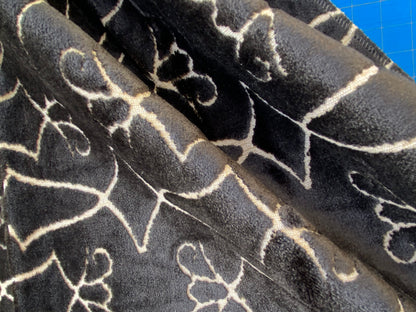 25 Berkbox74 Square Velvet by Old World Weavers Princess Aida Graphite Cut Velvet Silky Black MSRP USD 228/Y