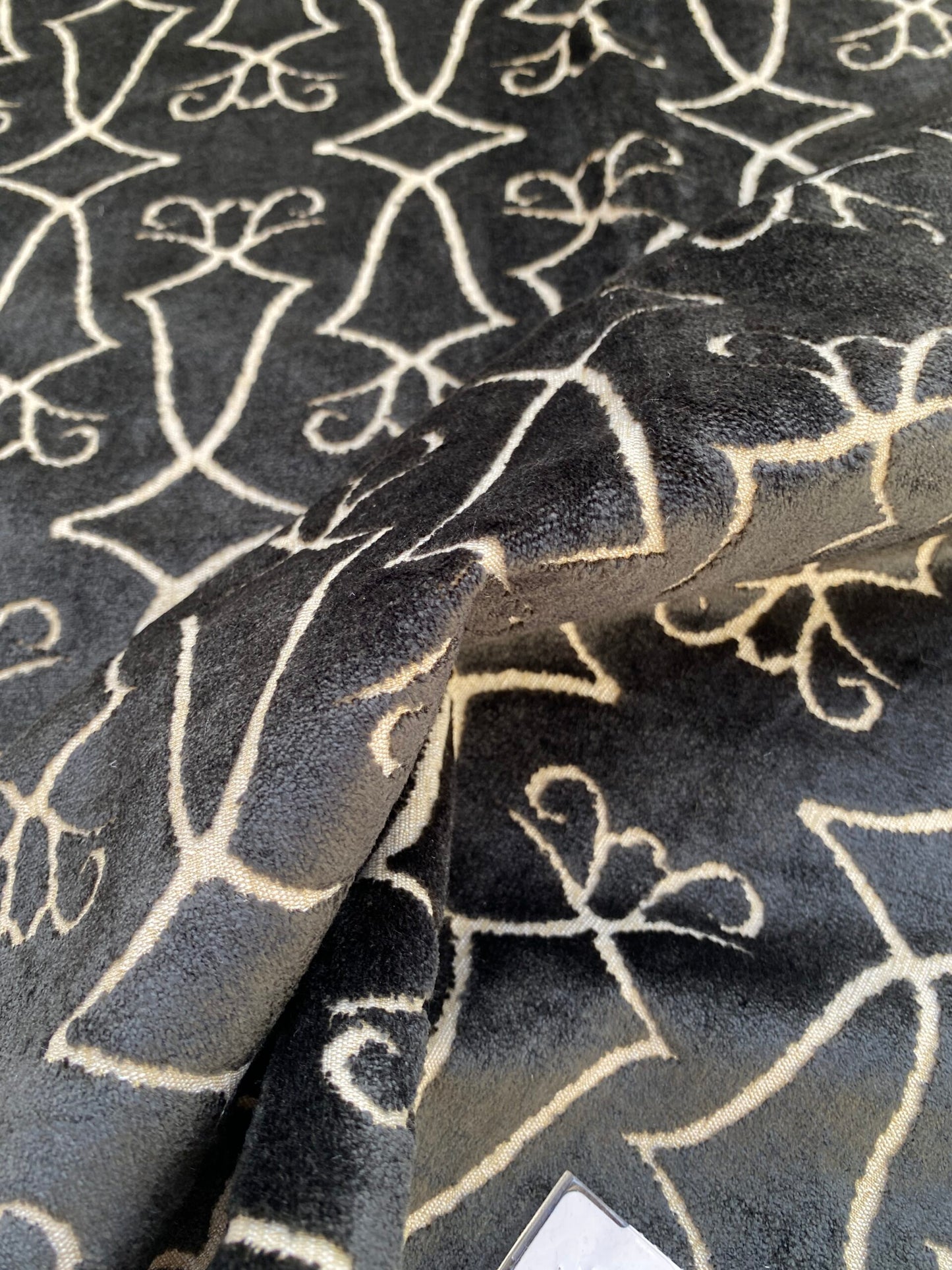 26 Berkbox74 Square Velvet by Old World Weavers Princess Aida Graphite Cut Velvet Silky Black MSRP USD 228/Y