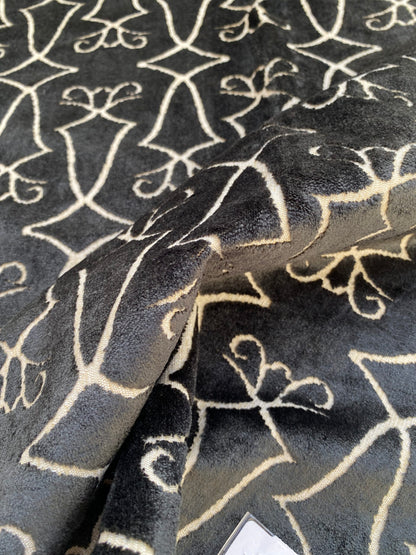 26 Berkbox74 Square Velvet by Old World Weavers Princess Aida Graphite Cut Velvet Silky Black MSRP USD 228/Y