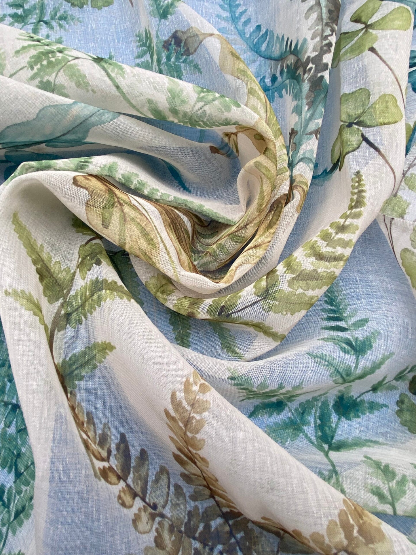 30 Berkbox77 Square Printed Fabrics by Old World Weavers Woodbury Sheer Spring Green Blue MSRP USD 100/