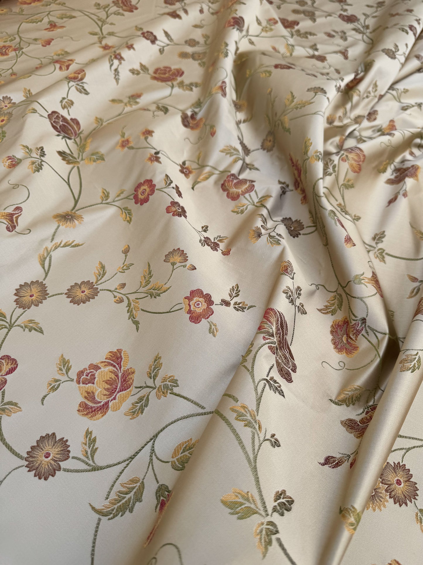 BY Yard Kravet Villa Carlotta Pongee 100% silk Lampas Chinoiserie Peony Rose Vine Pale Gold MSRP USD 354/Y