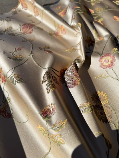 BY Yard Kravet Villa Carlotta Pongee 100% silk Lampas Chinoiserie Peony Rose Vine Pale Gold MSRP USD 354/Y