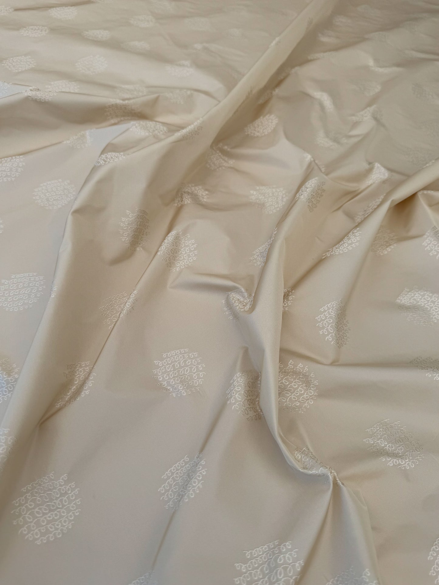 By Yard  100% Silk Damask Loop Doodle "vanilla" Ecru Beige Cream MSRP USD 200+/Y