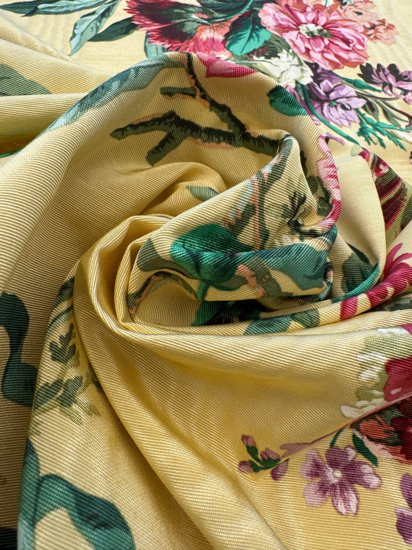 Scalamandre Nosegay Yellow Red Green  Floral Botanical Foliage MSRP USD 316/y