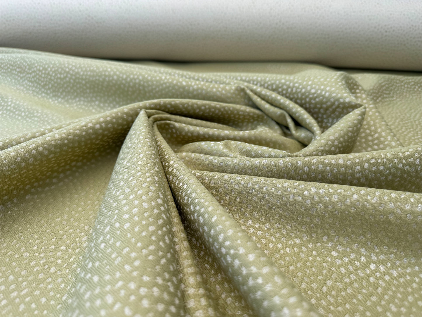 Robert Allen Beacon Hill Speckled Peridot Silk Cotton Cashmere Blend in Pale Green Silver Small Texture