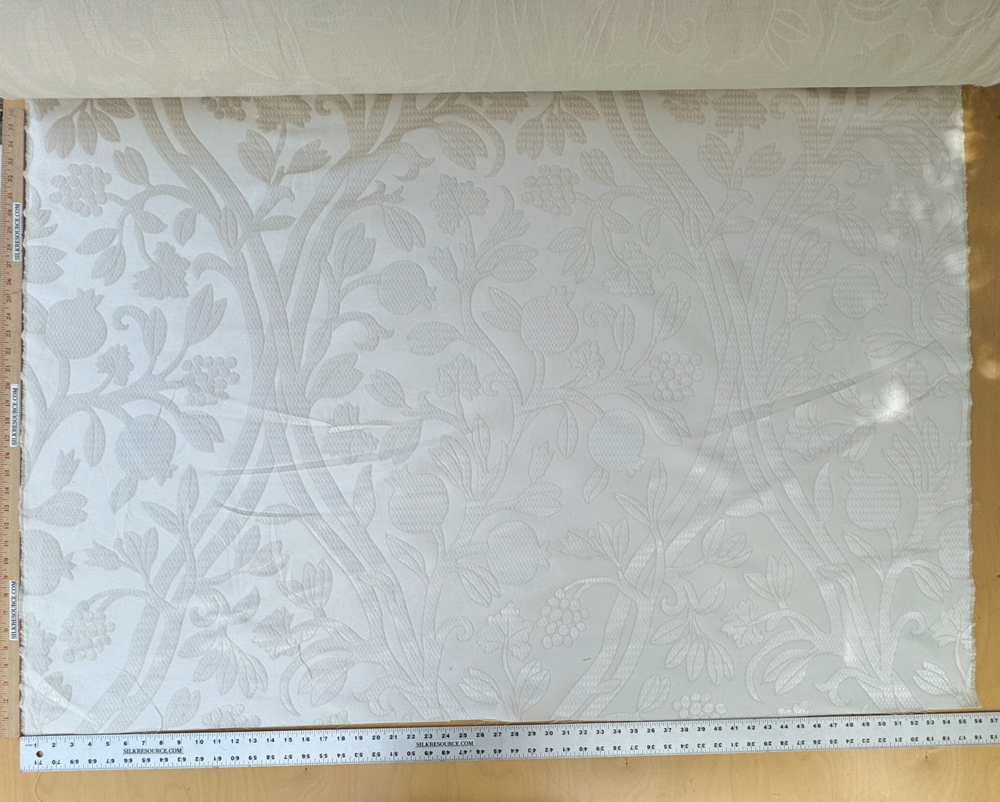 Robert Allen Beacon Hill Amerikey Snow Silk White Matelassé Art Nouveau Pomegranate Grape Floral Scroll Lux MSRP USD195/y