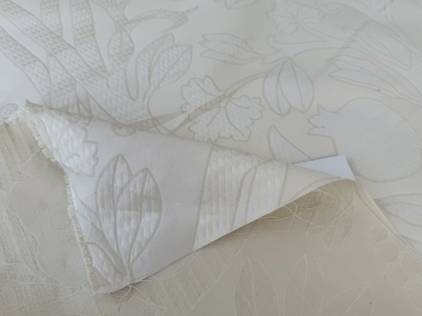 Robert Allen Beacon Hill Amerikey Snow Silk White Matelassé Art Nouveau Pomegranate Grape Floral Scroll Lux MSRP USD195/y