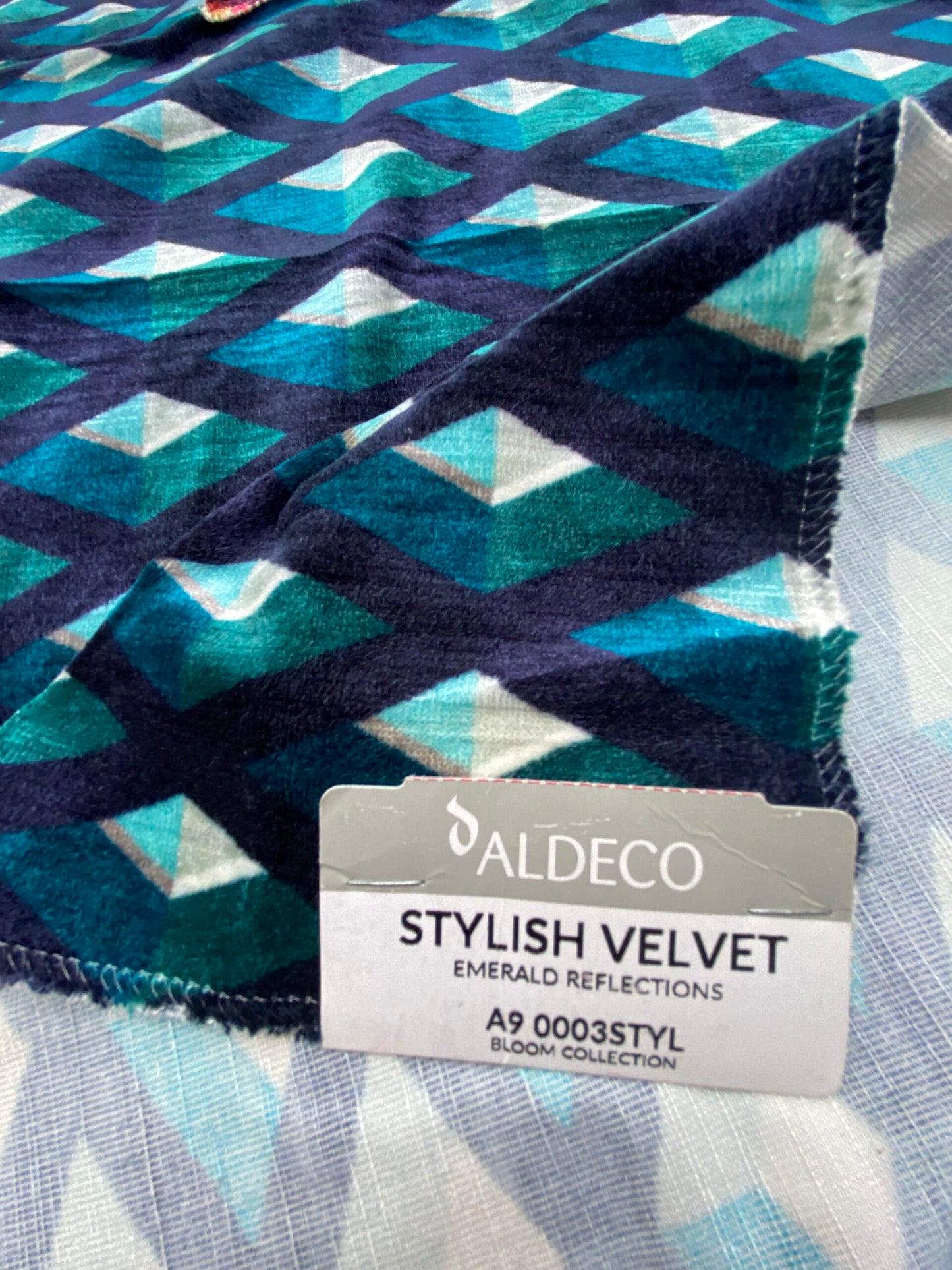 8 Berkbox79 Square Velvet by Aldeco Stylish Velvet Emerald Reflections MSRP USD400+/y