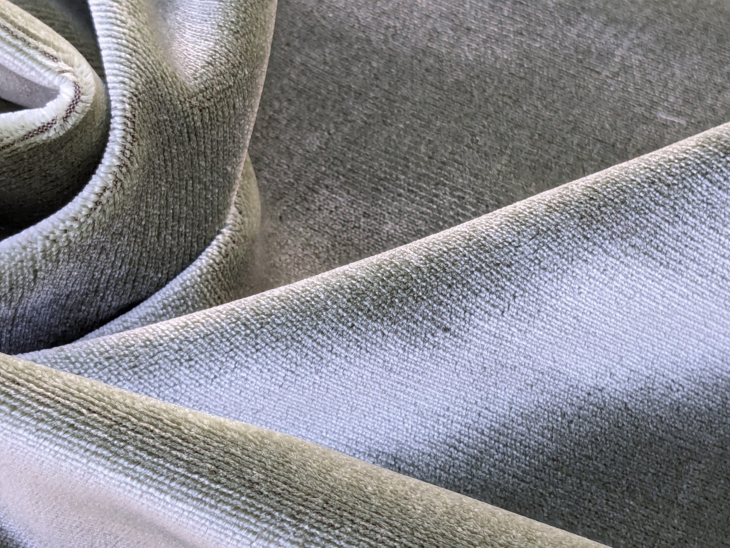 Scalamandre Folio Thyme Green Superb Silk Velvet With Cuddly Silk Pile Yet Durable brown MSRP USD 566/y