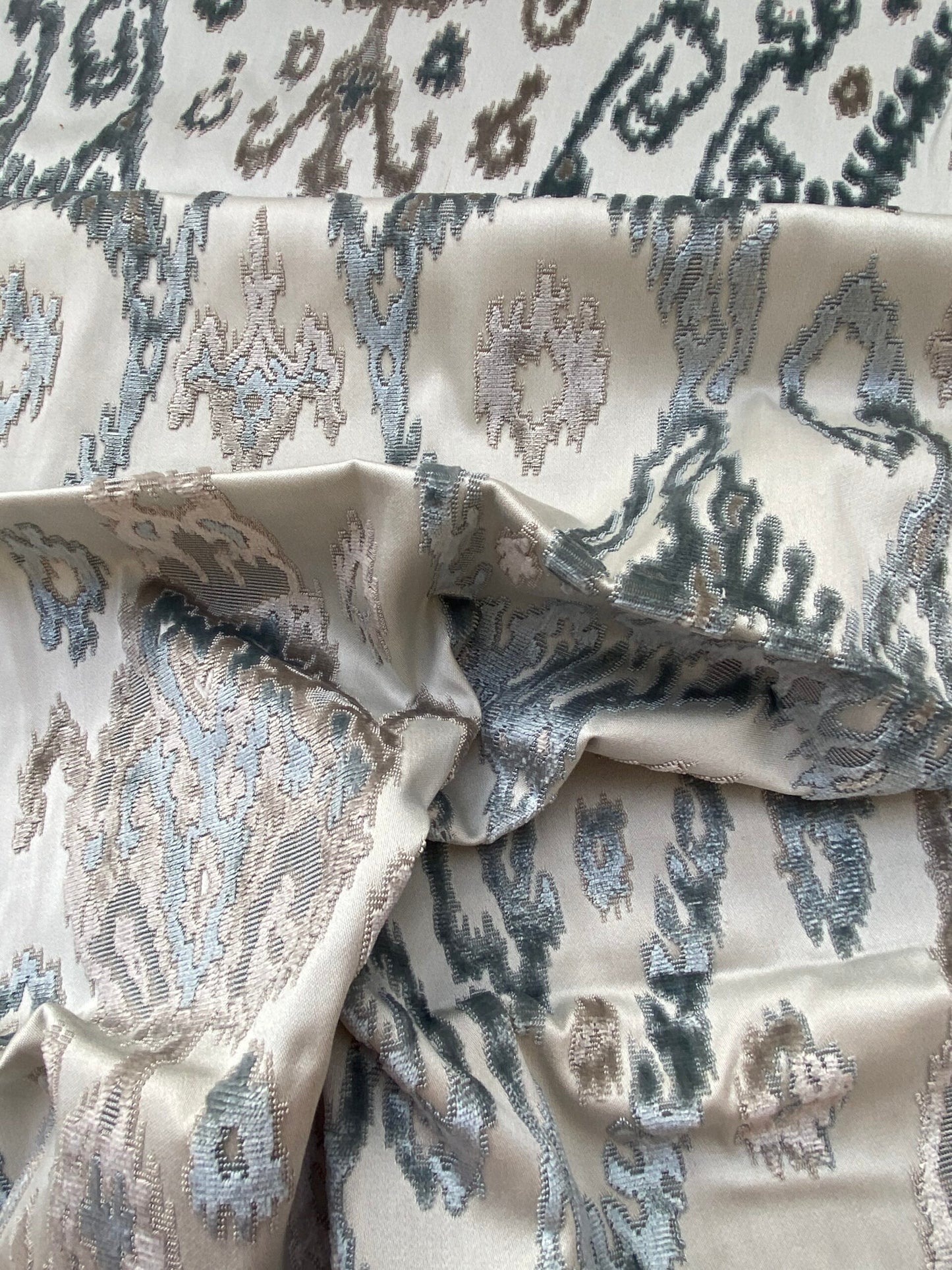 18 Berkbox80 Square Velvet by Old World Weavers Tai Lao Mist  Art Deco Blue White Cream MSRP USD532/y